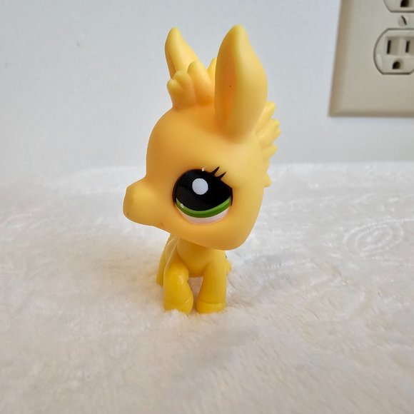 Hasbro Littlest Pet Shop #2588 Donkey Solid Yellow Green Wave 6 Blind Bag LPS - Picture 3 of 6